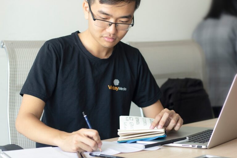 Jak zostać testerem manualnym? Pierwsze kroki w branży IT